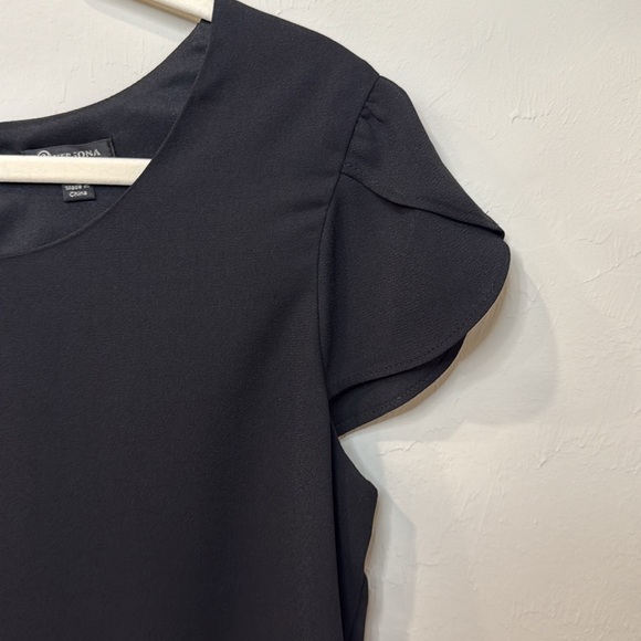 ✨2/$20✨Versona top - Picture 2 of 4